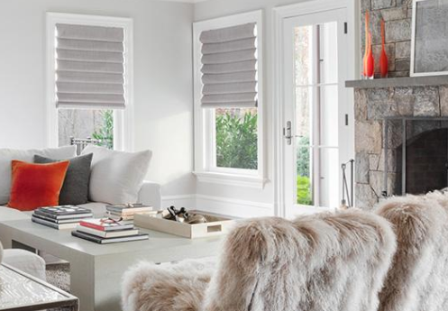 Flat Roman Shades สำหรับห้องนั่งเล่น