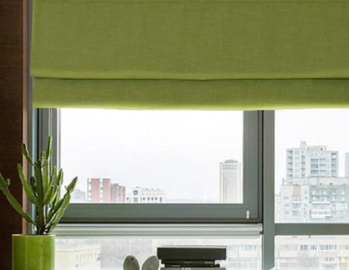 Flat Roman Shades สำหรับห้องนั่งเล่น