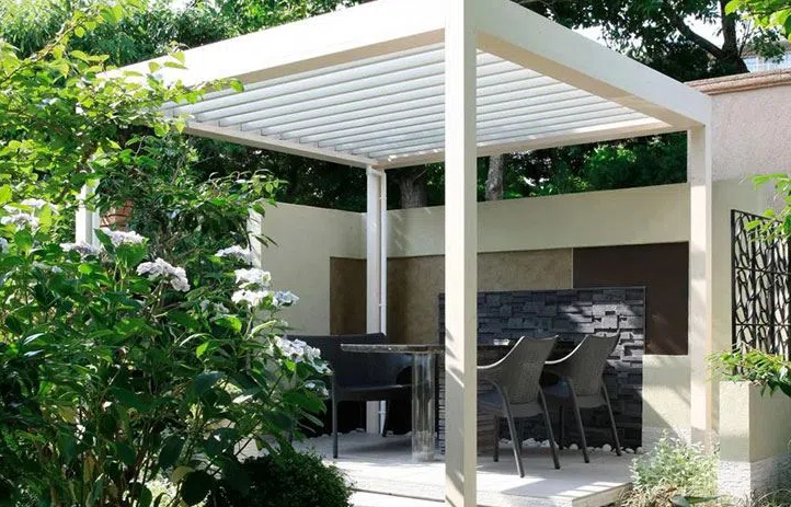 กันสาดโลหะควบคุมระยะไกล Gazebo Louvre Roof Patio Cover Aluminium Modern Pergola for Sunshade