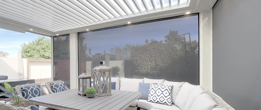 ปกป้องลานบ้านของคุณจากแสงแดดด้วยม่านม้วน