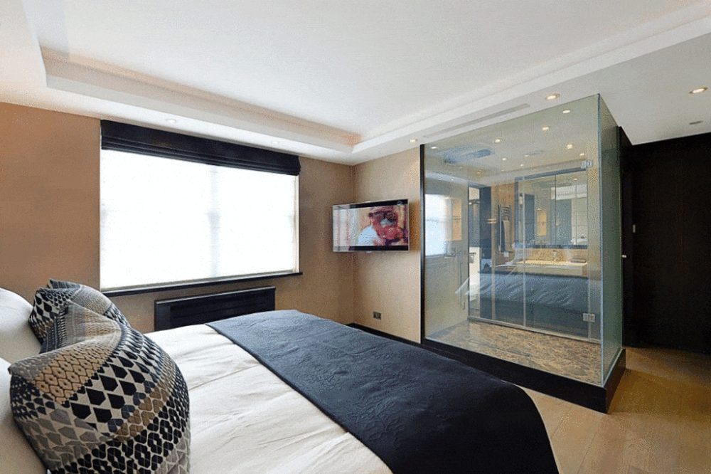 ภาพยนตร์สลับโรงแรมหรูหรา