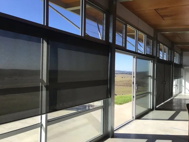 ม่านม้วนกลางแจ้ง - เพลิดเพลินกับพื้นที่กลางแจ้งของคุณตลอดทั้งปี